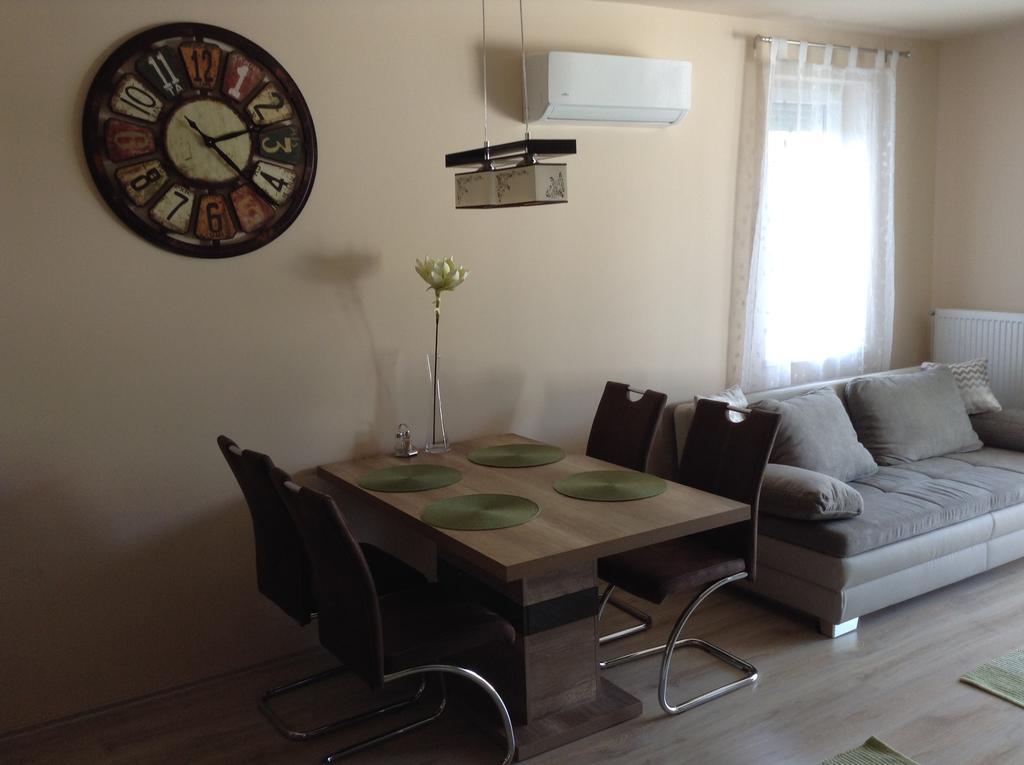 Sweet Home Apartment Győr Esterno foto